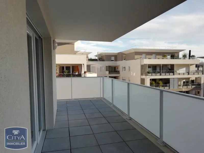 A LOUER - T3 - NIMES - RESIDENCE RECENTE - ETOILE HOCHE -  TERRASSE - PARKING - QUARTIER ROUTE D'UZES - PROCHE FACULTE HOCHE