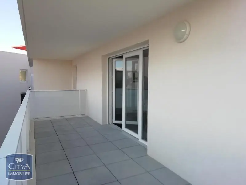 A LOUER - T3 - NIMES - RESIDENCE RECENTE - ETOILE HOCHE -  TERRASSE - PARKING - QUARTIER ROUTE D'UZES - PROCHE FACULTE HOCHE