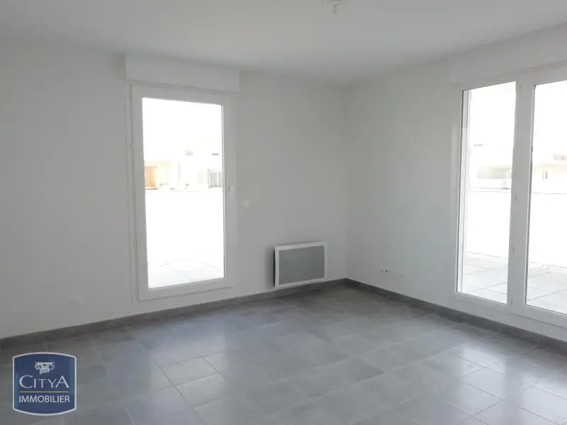 A LOUER - T3 - NIMES - RESIDENCE RECENTE - ETOILE HOCHE -  TERRASSE - PARKING - QUARTIER ROUTE D'UZES - PROCHE FACULTE HOCHE