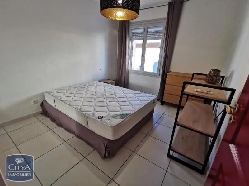 À LOUER - NIMES - APPARTEMENT 2 PIECES MEUBLE - TERRASSE - PARKING - CLIMATISATION - CAVE