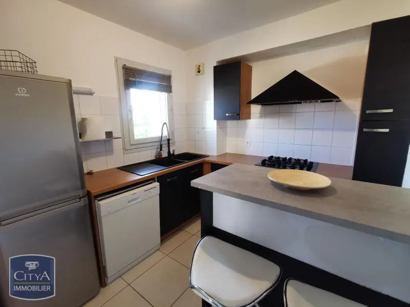À LOUER - NIMES - APPARTEMENT 2 PIECES MEUBLE - TERRASSE - PARKING - CLIMATISATION - CAVE