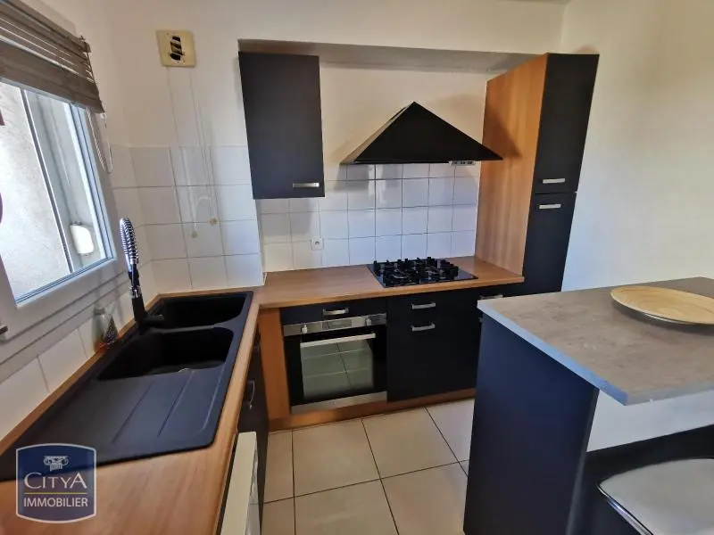 À LOUER - NIMES - APPARTEMENT 2 PIECES MEUBLE - TERRASSE - PARKING - CLIMATISATION - CAVE