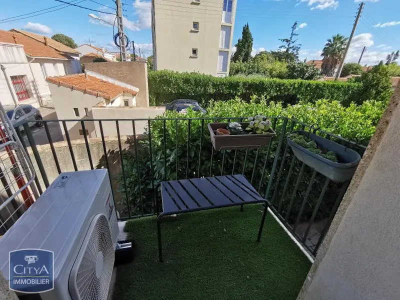 À LOUER - NIMES - APPARTEMENT 2 PIECES MEUBLE - TERRASSE - PARKING - CLIMATISATION - CAVE