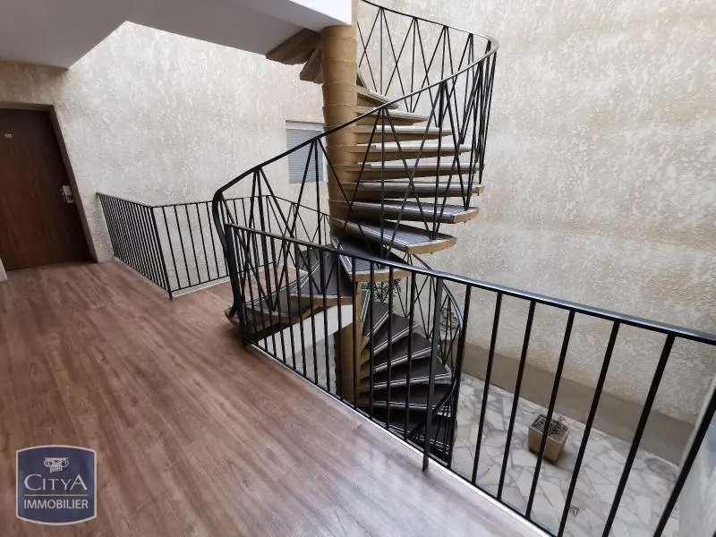 À LOUER - NIMES - APPARTEMENT 2 PIECES MEUBLE - TERRASSE - PARKING - CLIMATISATION - CAVE