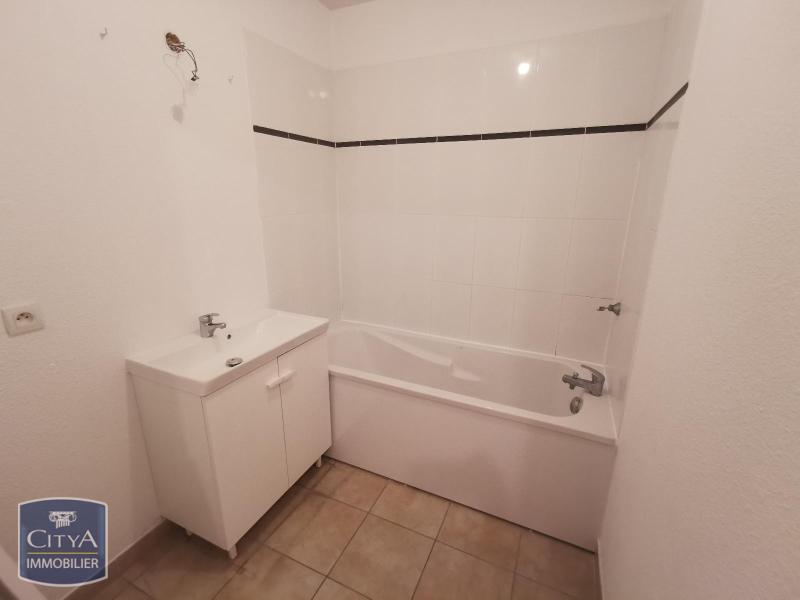 a louer location résidence sécurisée t3 appartement Nîmes milhaud deux chambres salle de bains parking privatif terrasse baignoire