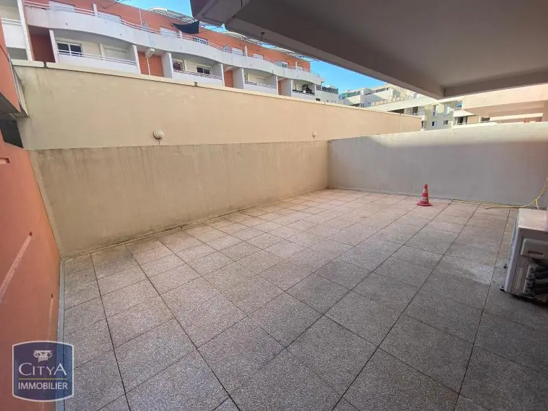 A LOUER - NIMES - APPARTEMENT 2 PIECES - TERRASSE - CLIMATISATION - VILLE ACTIVE - CAPOUCHINE