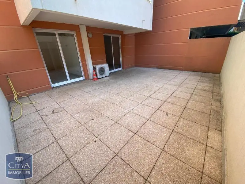 A LOUER - NIMES - APPARTEMENT 2 PIECES - TERRASSE - CLIMATISATION - VILLE ACTIVE - CAPOUCHINE