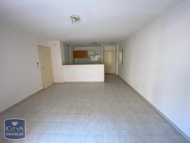 A LOUER - NIMES - APPARTEMENT 2 PIECES - TERRASSE - CLIMATISATION - VILLE ACTIVE - CAPOUCHINE
