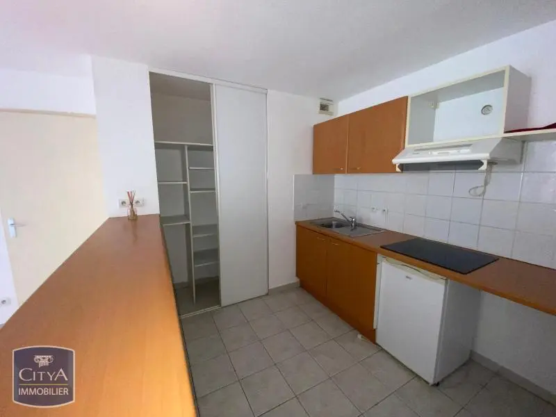 A LOUER - NIMES - APPARTEMENT 2 PIECES - TERRASSE - CLIMATISATION - VILLE ACTIVE - CAPOUCHINE