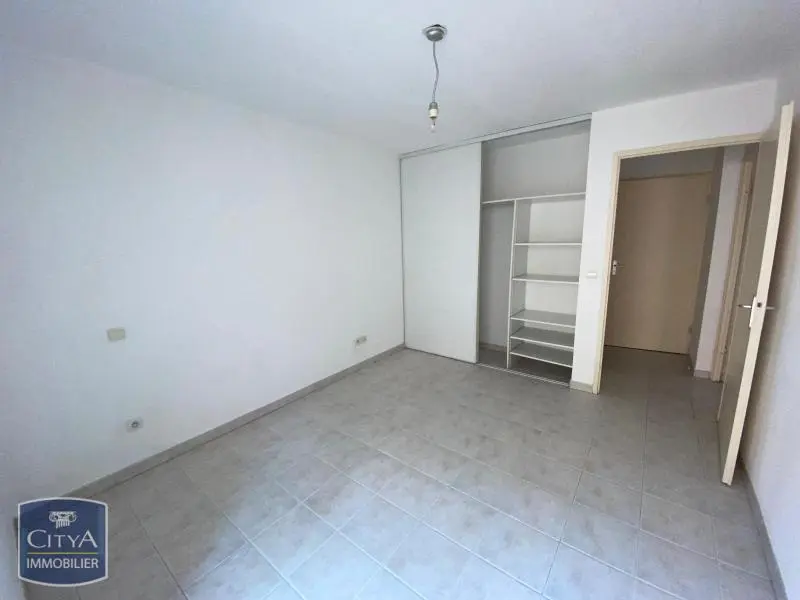 A LOUER - NIMES - APPARTEMENT 2 PIECES - TERRASSE - CLIMATISATION - VILLE ACTIVE - CAPOUCHINE