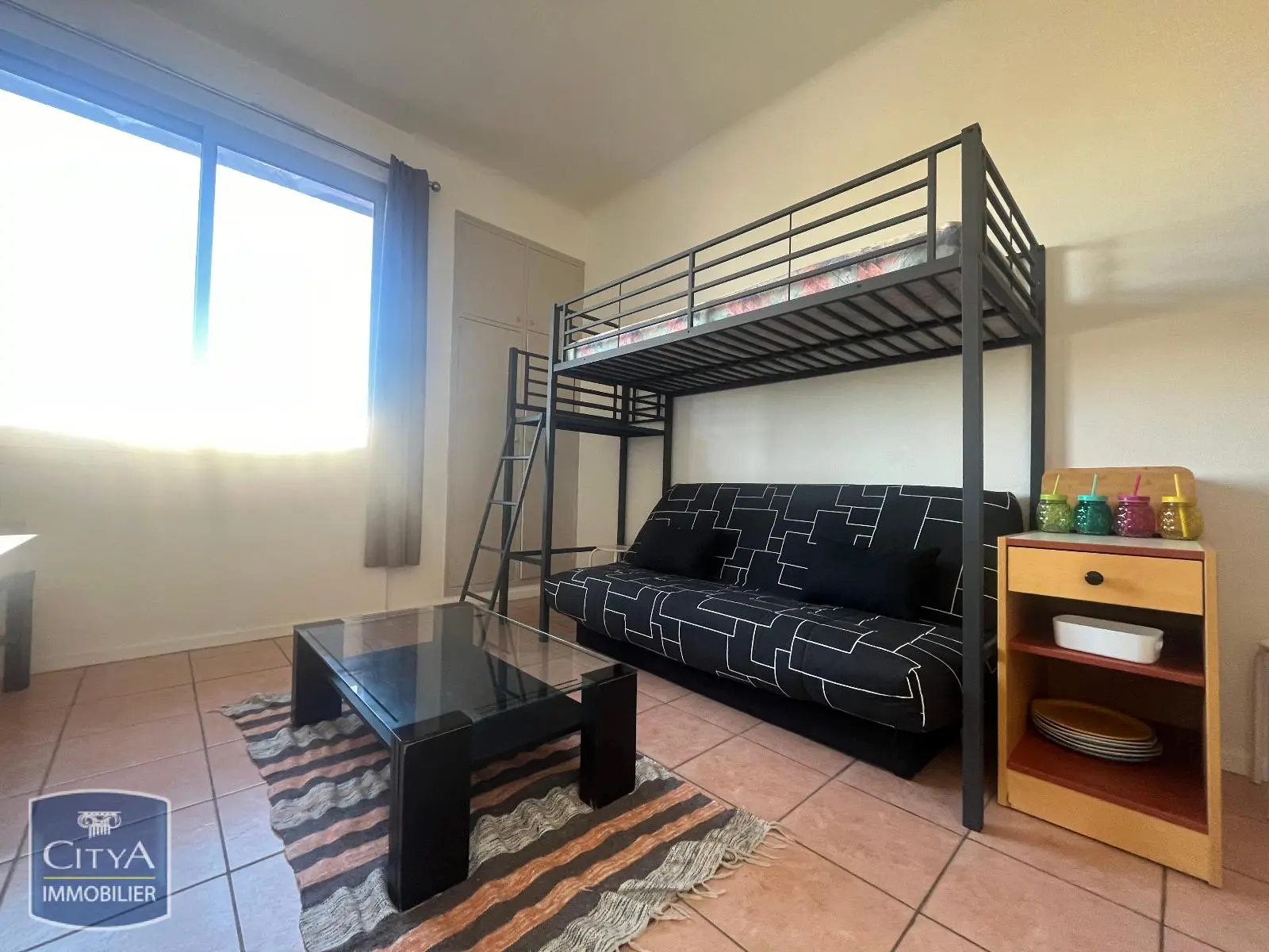 LOCATION STUDIO MEUBLE NIMES -LES JARDINS DE PASTEUR- RESIDENCE AVEC GARDIEN - PARKING - ASCENSEUR - PROCHE ECOLES SUPERIEURE EERIE