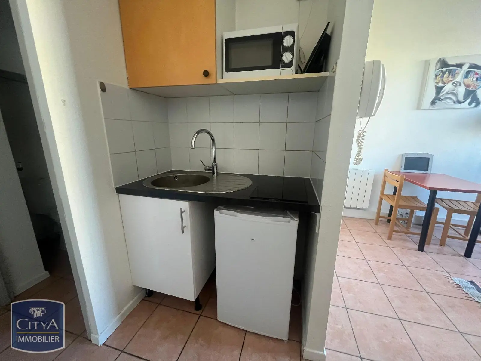 LOCATION STUDIO MEUBLE NIMES -LES JARDINS DE PASTEUR- RESIDENCE AVEC GARDIEN - PARKING - ASCENSEUR - PROCHE ECOLES SUPERIEURE EERIE