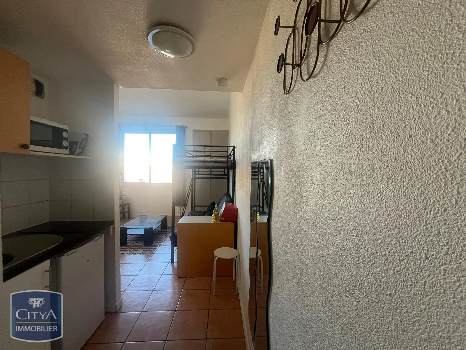 LOCATION STUDIO MEUBLE NIMES -LES JARDINS DE PASTEUR- RESIDENCE AVEC GARDIEN - PARKING - ASCENSEUR - PROCHE ECOLES SUPERIEURE EERIE