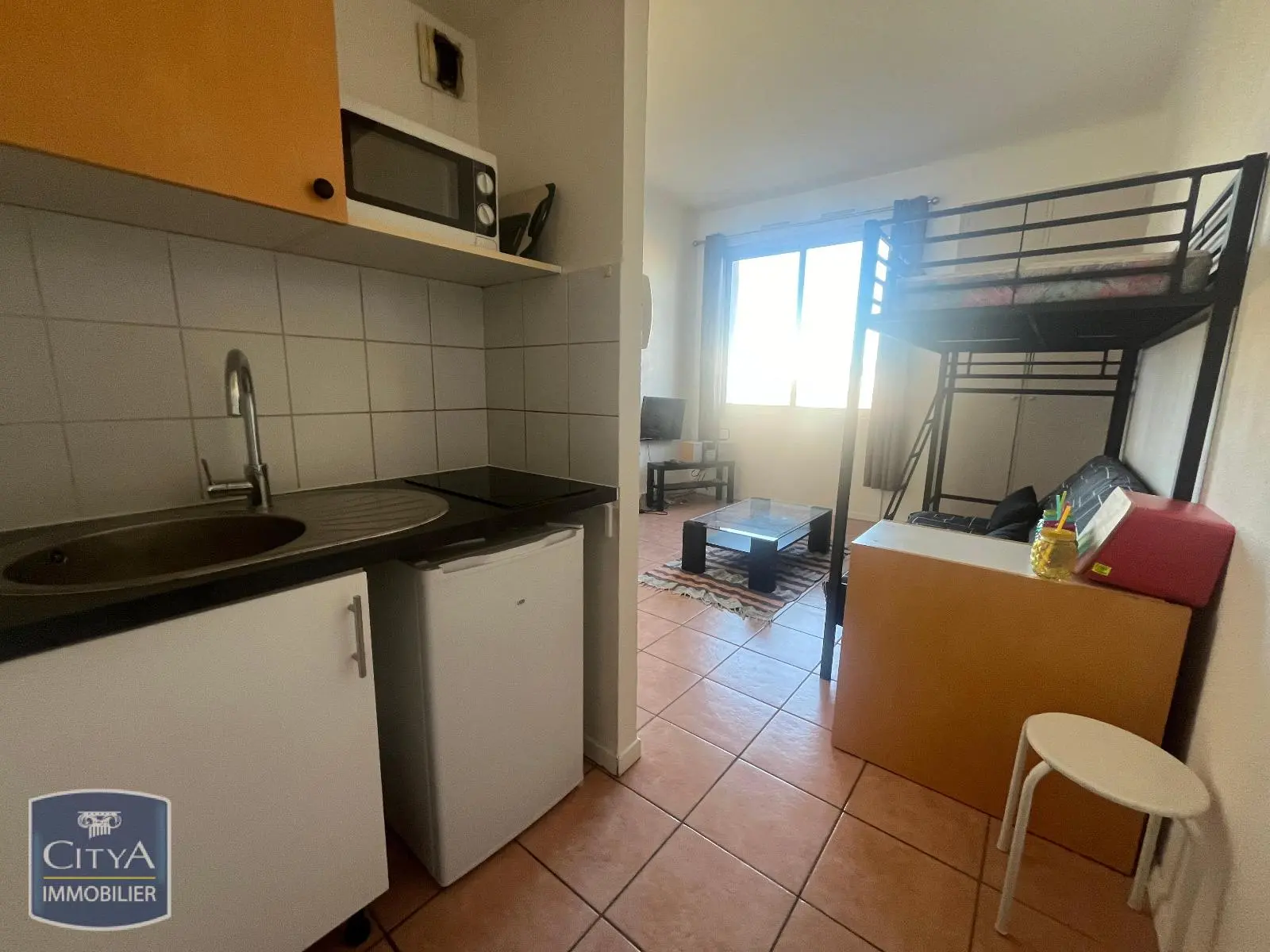 LOCATION STUDIO MEUBLE NIMES -LES JARDINS DE PASTEUR- RESIDENCE AVEC GARDIEN - PARKING - ASCENSEUR - PROCHE ECOLES SUPERIEURE EERIE