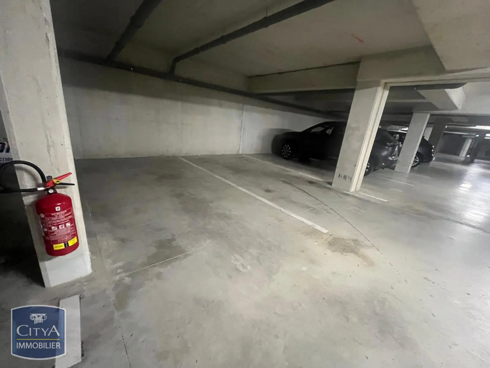 Photo 3 Parking