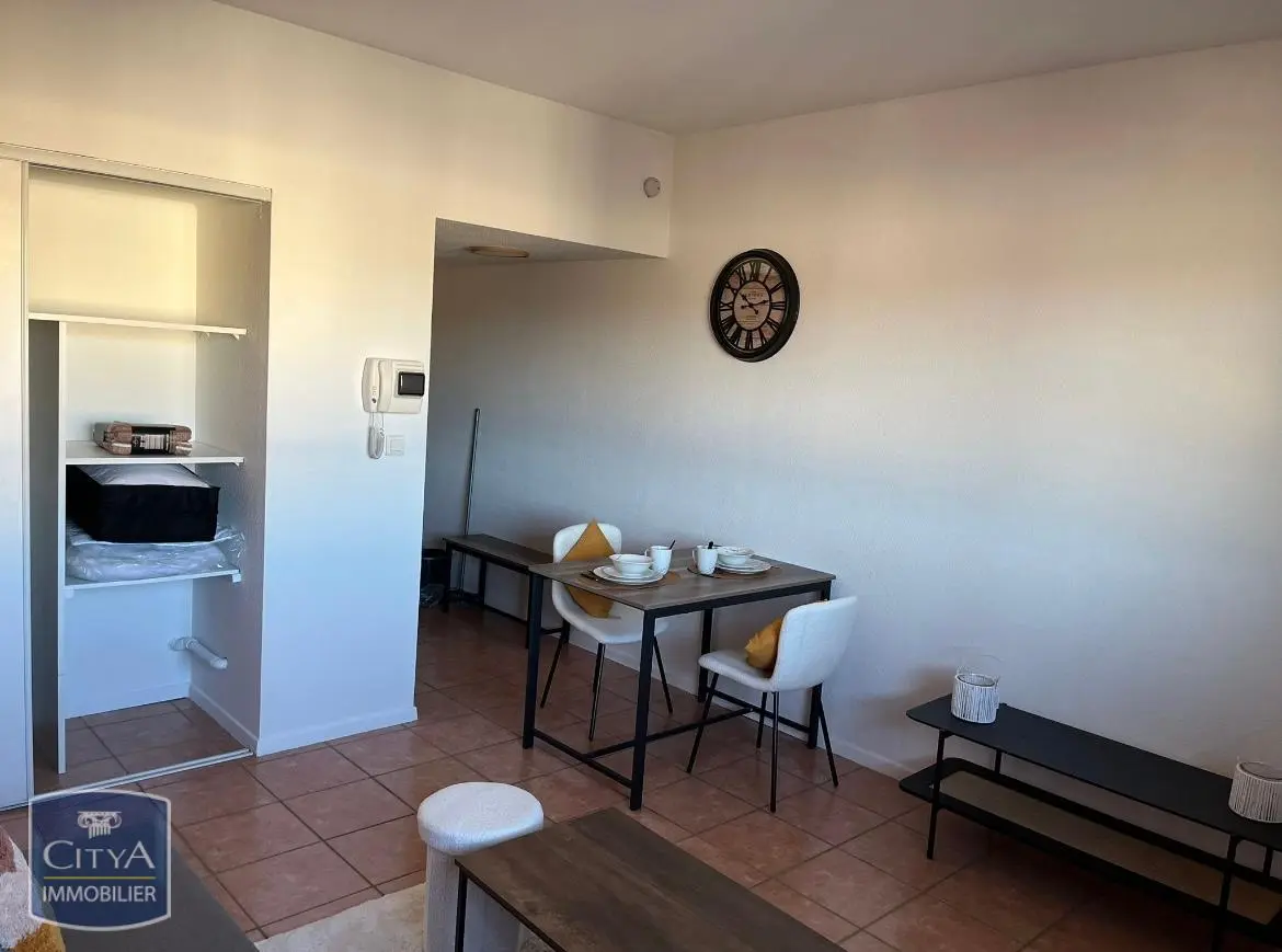 LOCATION MEUBLE STUDIO RESIDENCE GARDIEN
