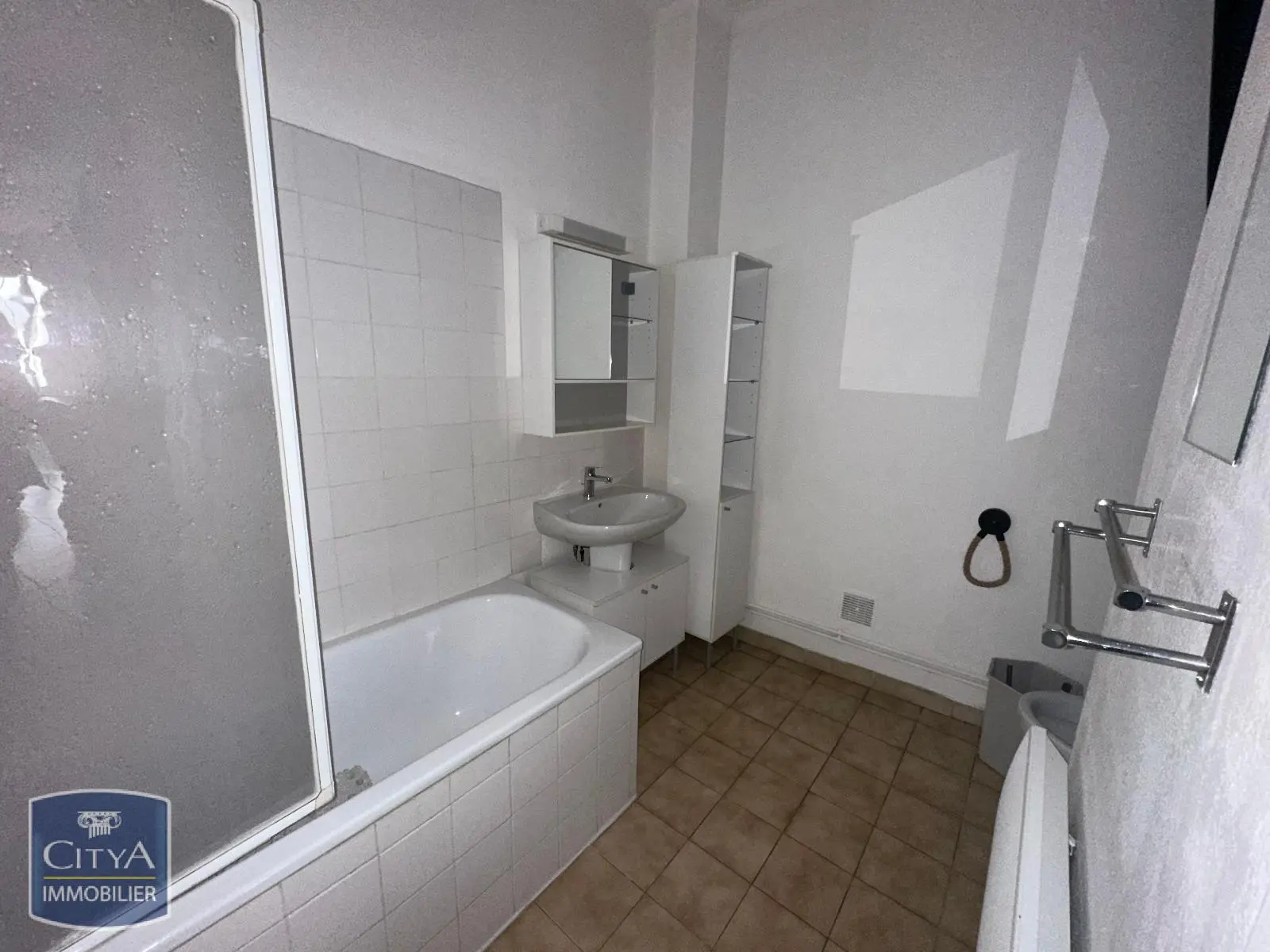 LOCATION NIMES ST CEZAIRE STUDIO MEUBLE CLIMATISE