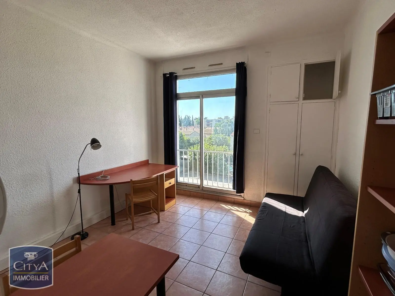 LOCATION STUDIO MEUBLE NIMES -LES JARDINS DE PASTEUR- RESIDENCE AVEC GARDIEN - PARKING - ASCENSEUR - LAVERIE - PROCHE ECOLES SUPERIEURE DU SITE EERIE