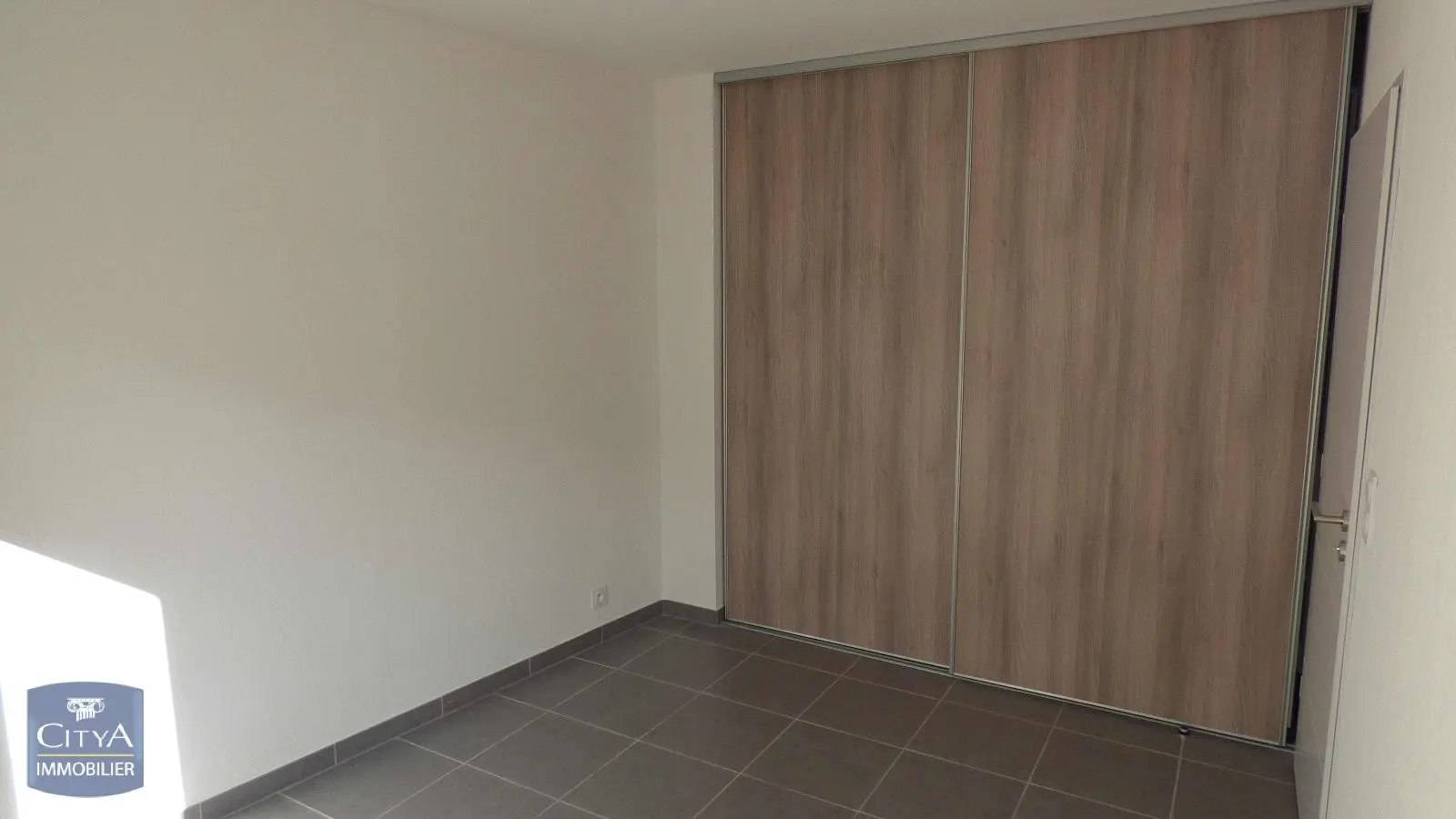 NIMES QUARTIER PREFECTURE LOCATION T2