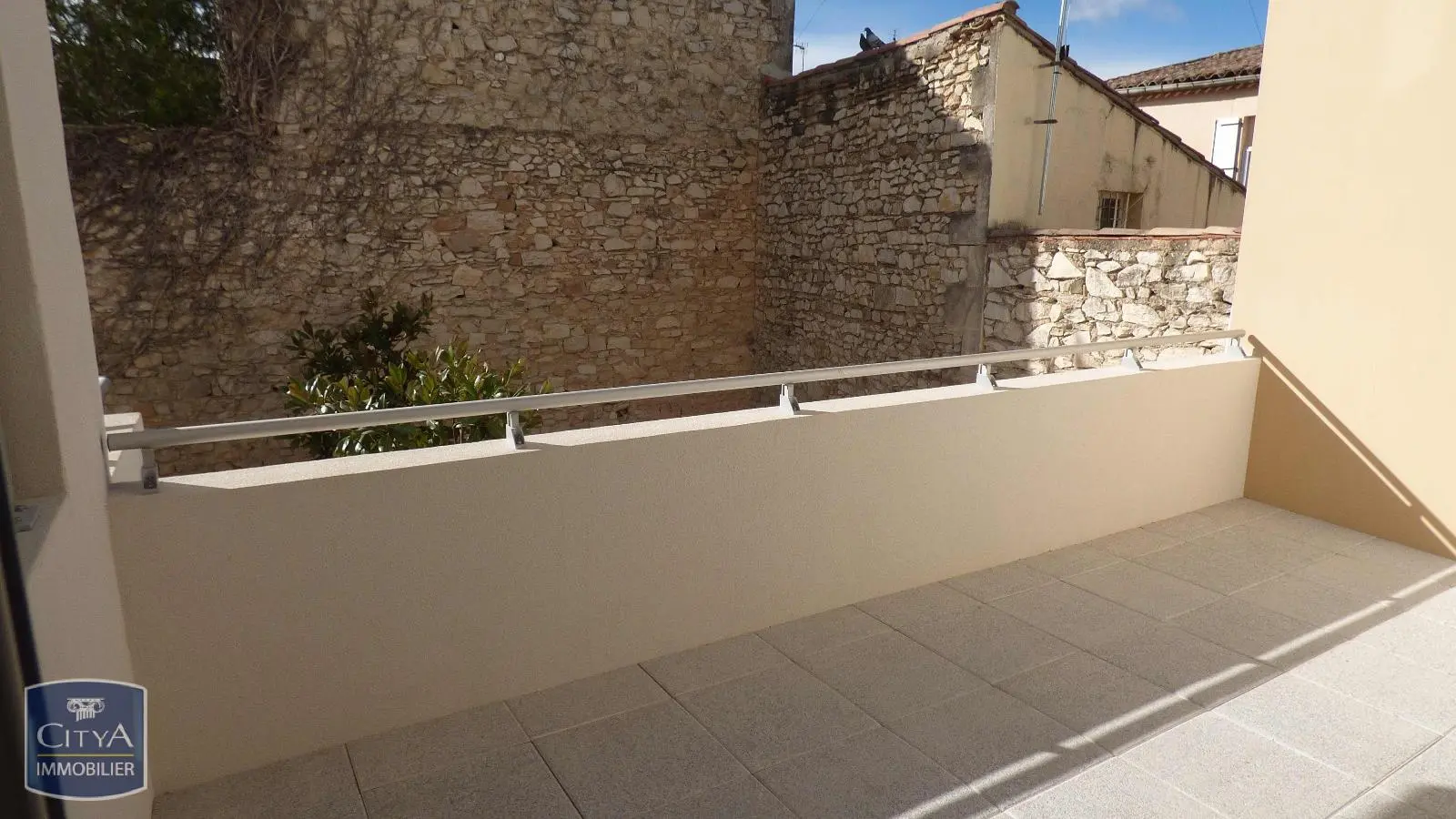 LOCATION NIMES QUARTIER PREFECTURE T2