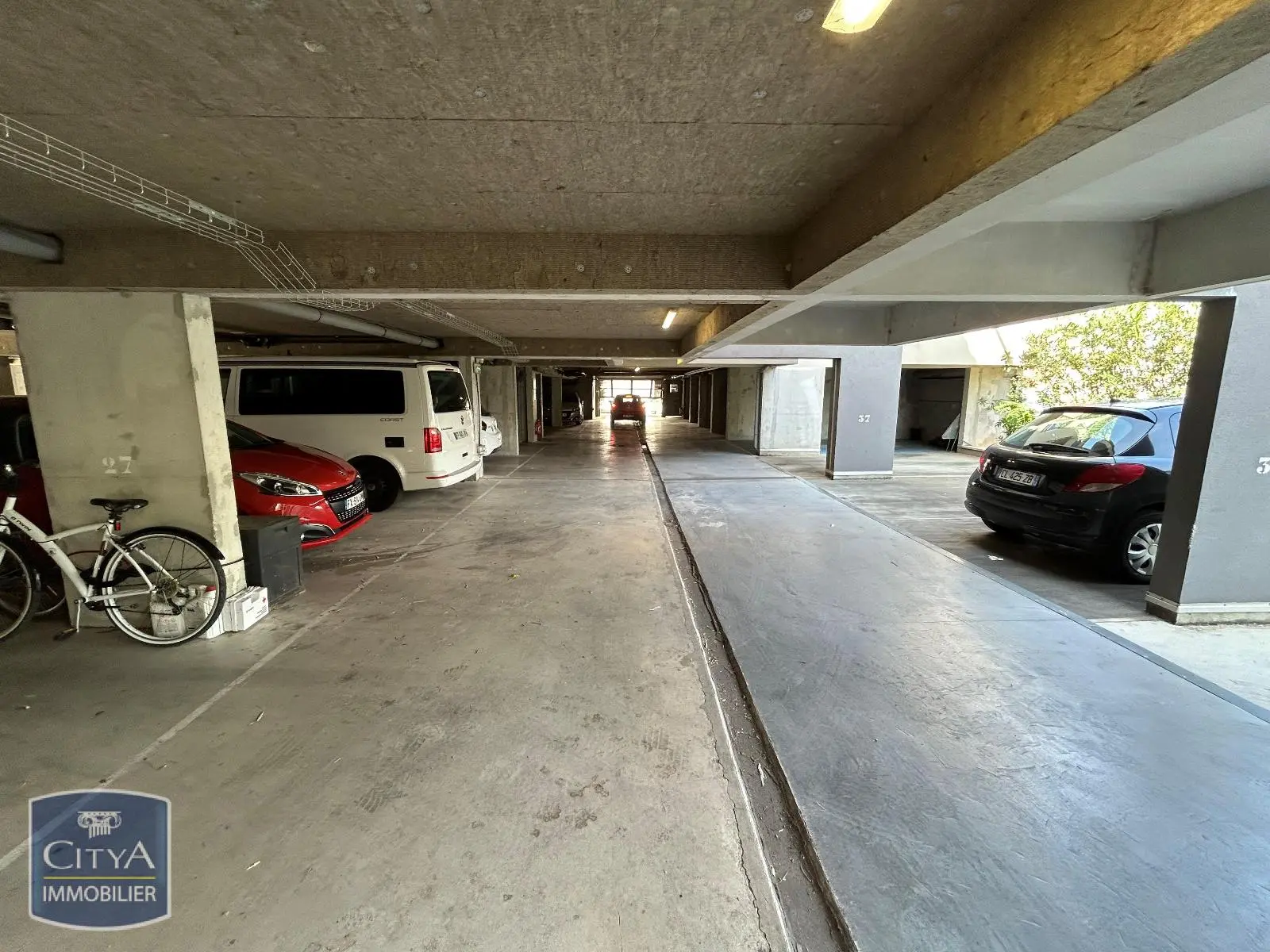 Photo 3 Parking