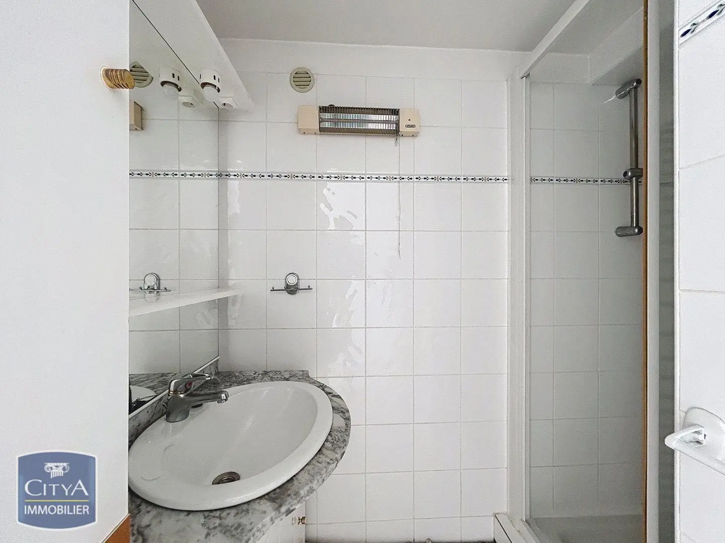 LOCATION - T2 - NIMES - MEUBLE - PROCHE CENTRE VILLE - TERRASS