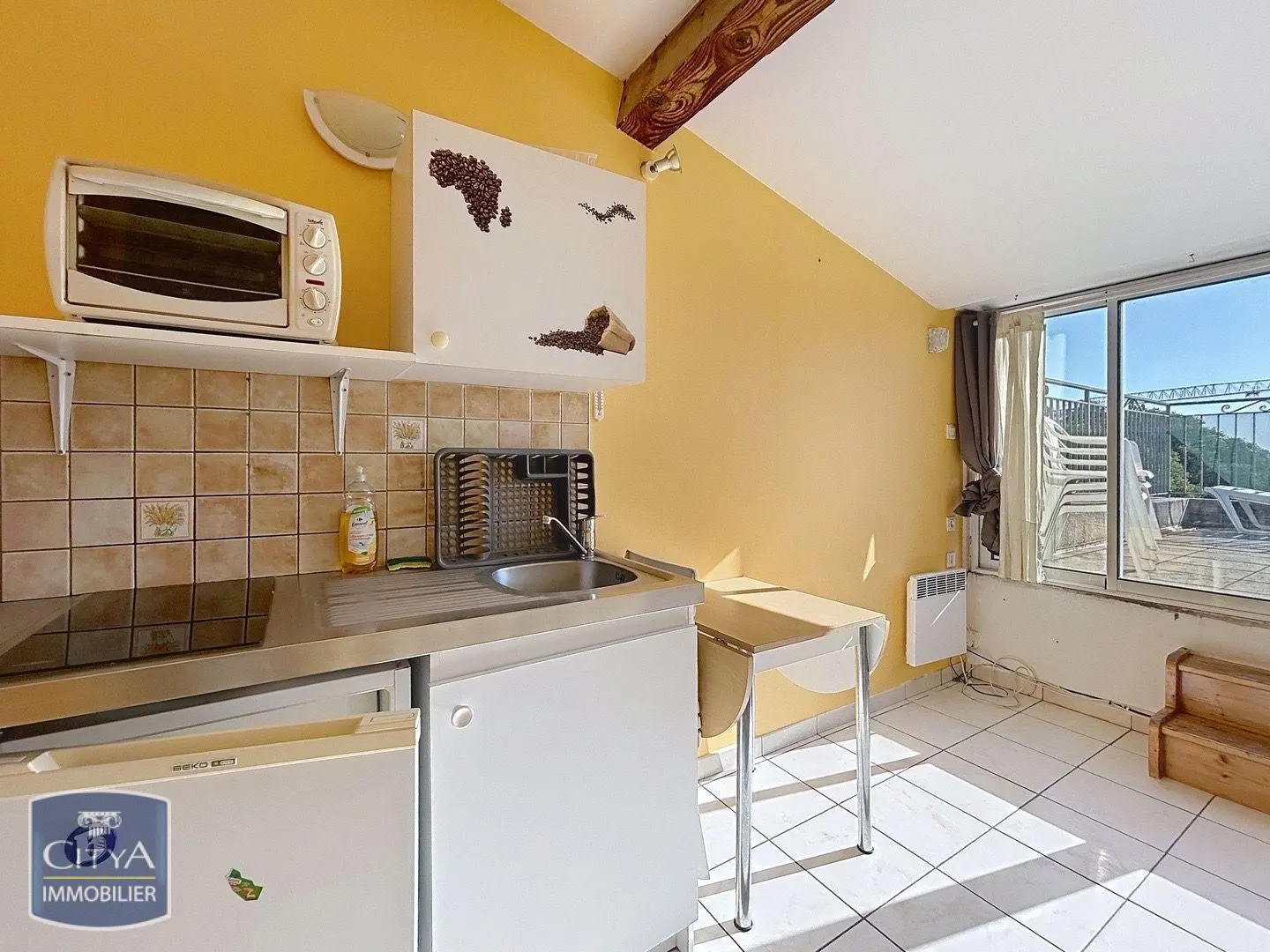 LOCATION - T2 - NIMES - MEUBLE - PROCHE CENTRE VILLE - TERRASS