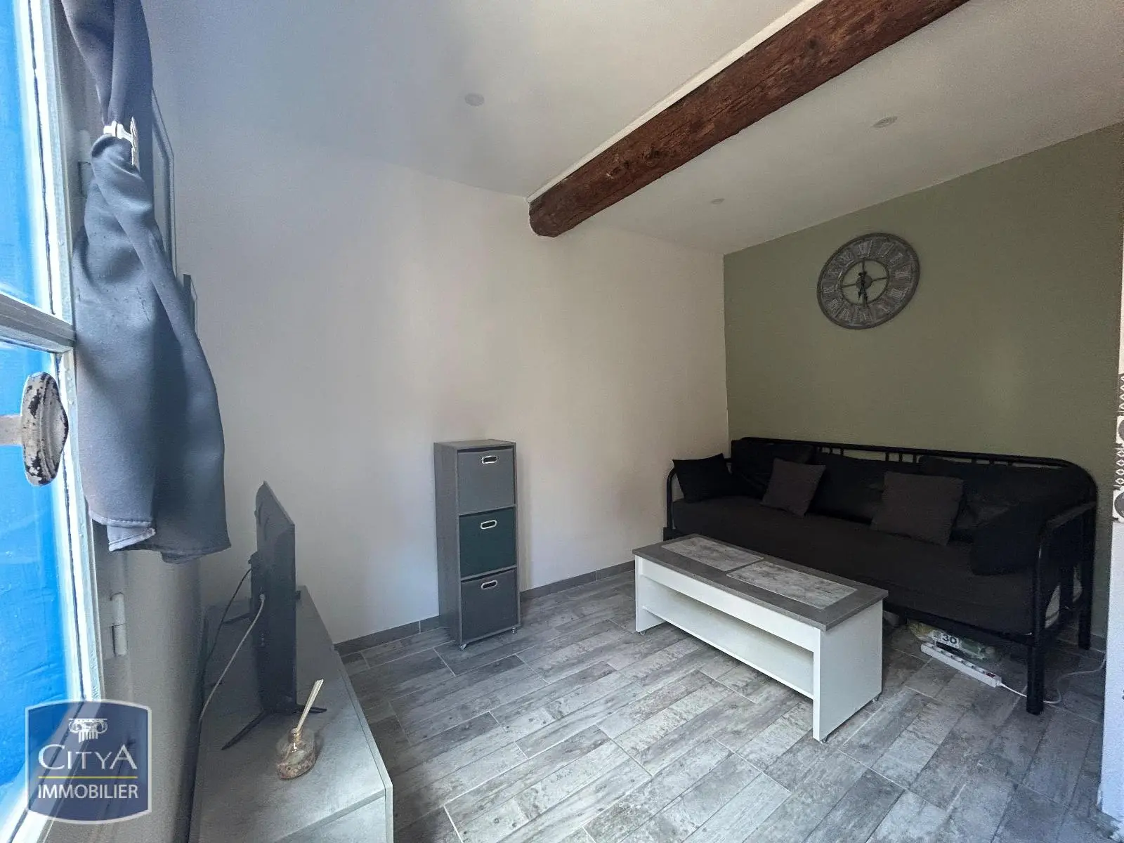 LOCATION NIMES - STUDIO MEUBLE RENOVE - QUARTIER HALLES - PROCHE FACULTE VAUBAN ET LYCEE DAUDET