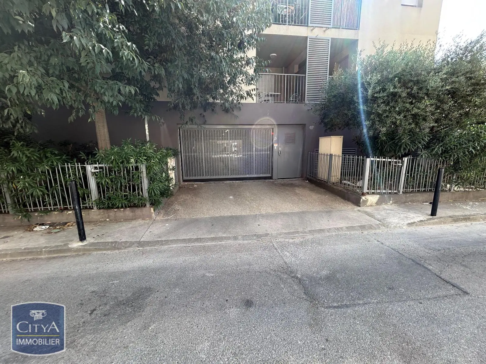 Photo 1 Parking