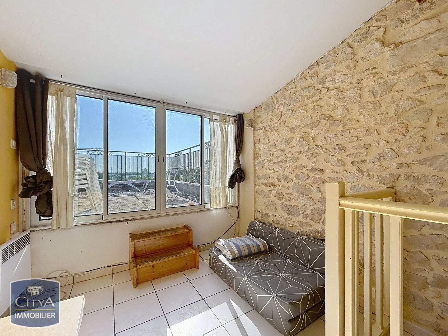 LOCATION - T2 - NIMES - MEUBLE - PROCHE CENTRE VILLE - TERRASS