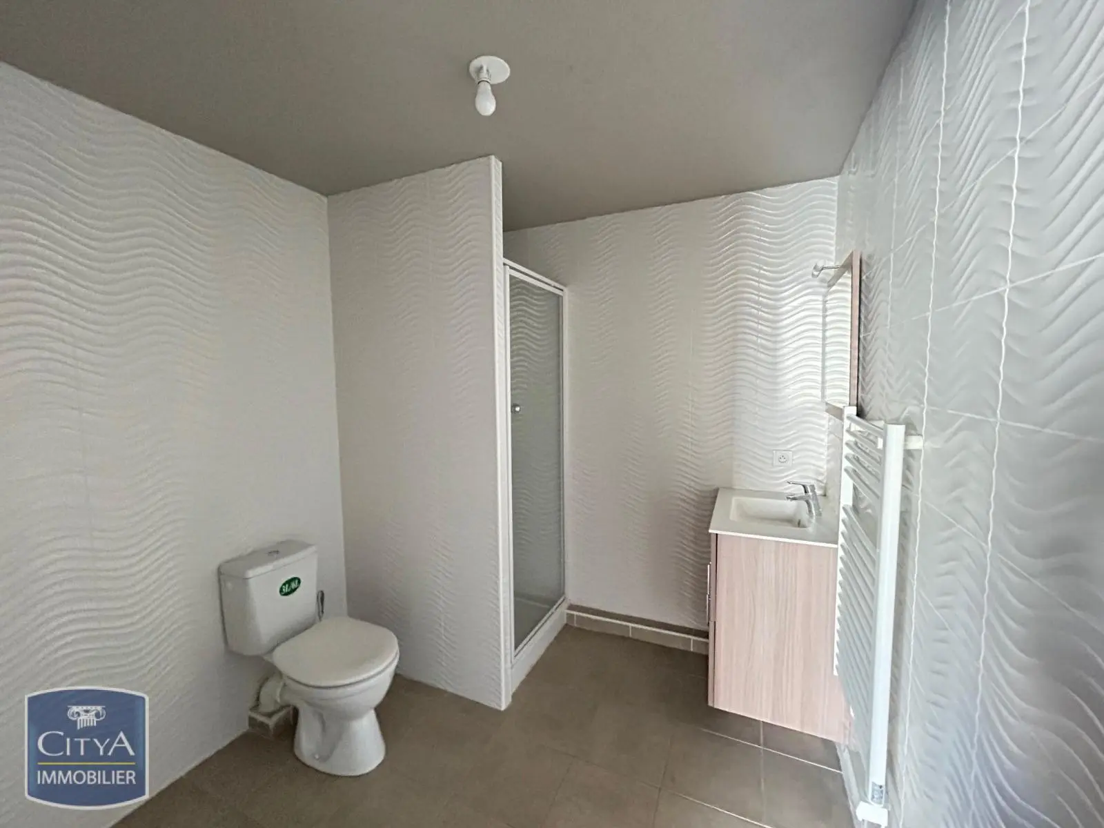 LOCATION - NIMES - T3 - CAPOUCHINE - PARKING - TERRASSE