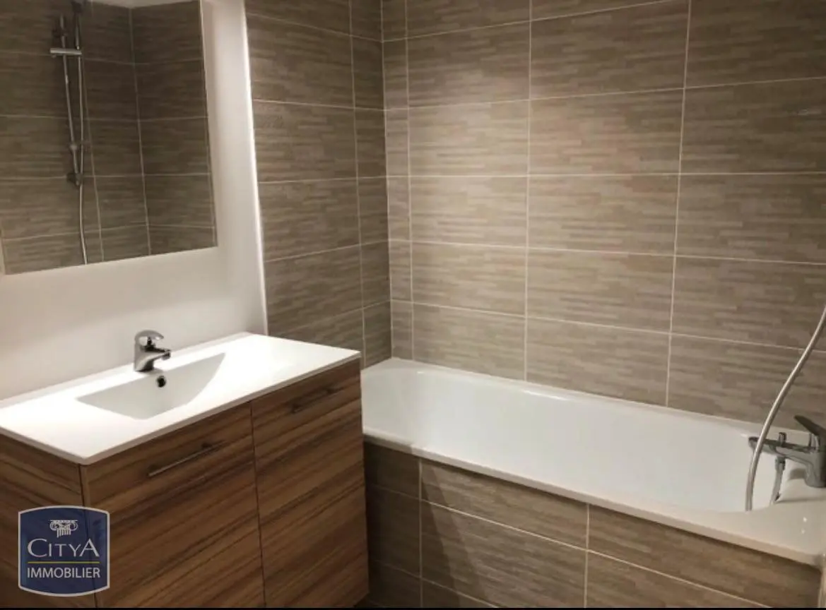 LOCATION T3 NIMES - RESIDENCE RECENTE - TERRASSE - PARKING - QUARTIER CAPOUCHINE