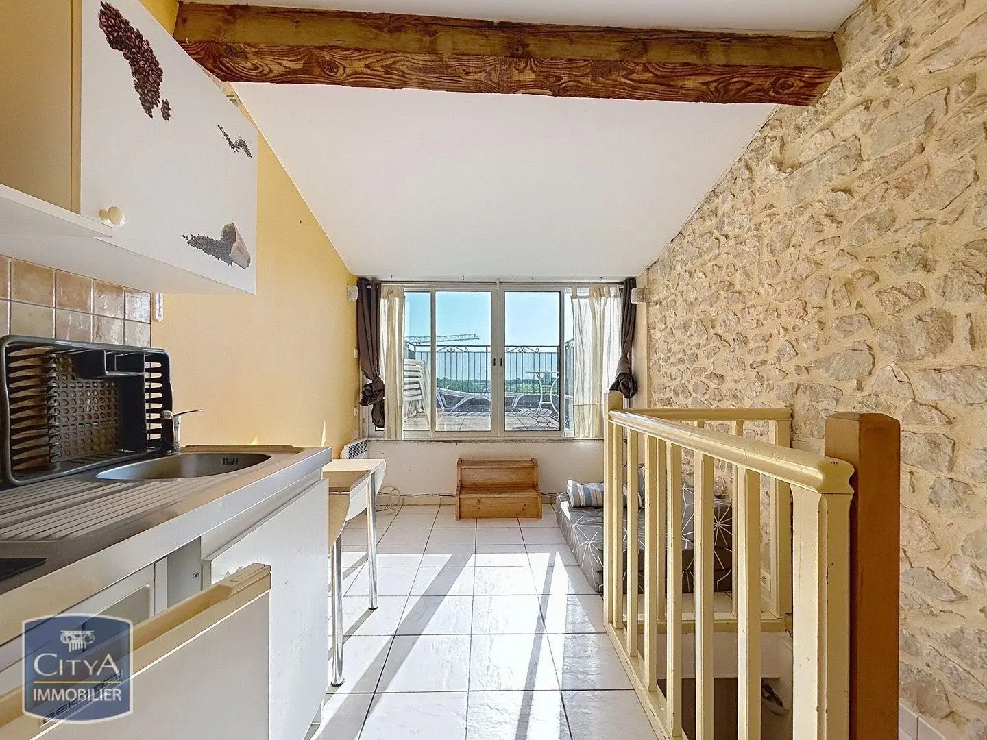 LOCATION - T2 - NIMES - MEUBLE - PROCHE CENTRE VILLE - TERRASS