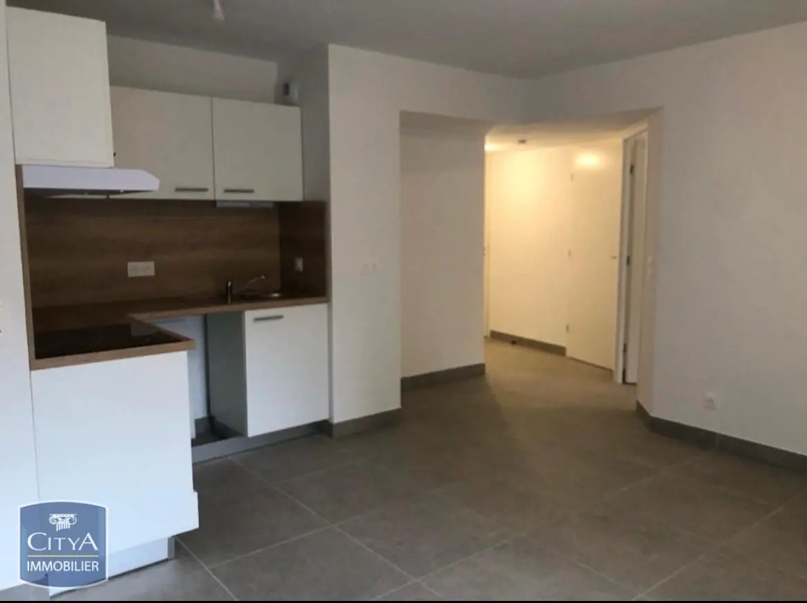 LOCATION T3 NIMES - RESIDENCE RECENTE - TERRASSE - PARKING - QUARTIER CAPOUCHINE
