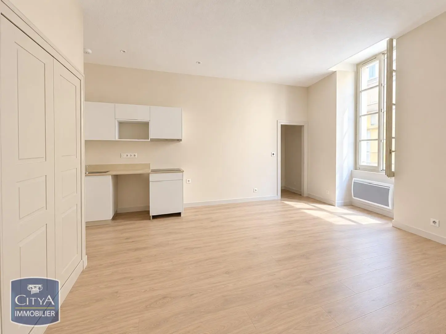 LOCATION T2 RENOVE EN CENTE VILLE DE NIMES