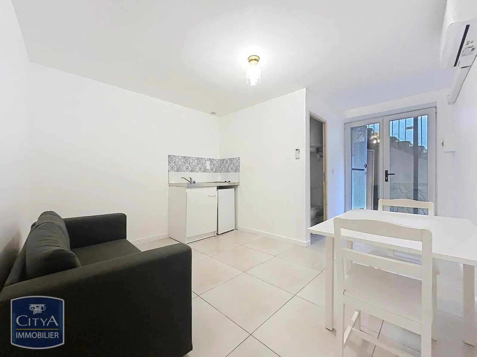 Photo 1 Appartement 1 pièce 16.86m²