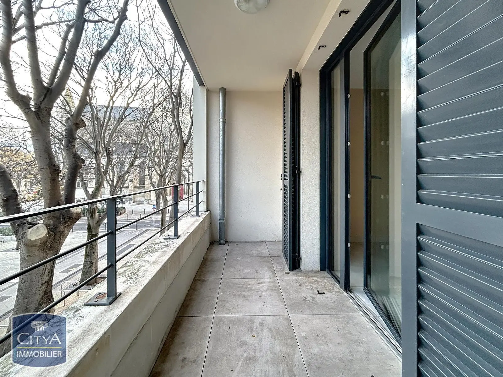 LOCATION - APPARTEMENT - 2 PIECES - NIMES - RESIDENCE - CENTRE-VILLE - TERRASSE