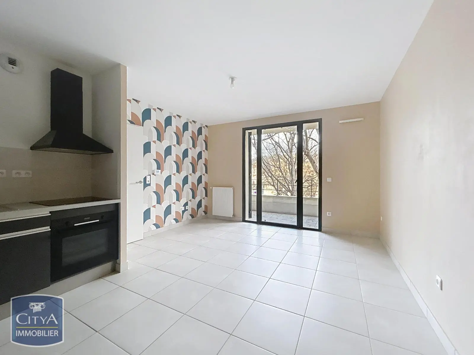 LOCATION - APPARTEMENT - 2 PIECES - NIMES - RESIDENCE - CENTRE-VILLE - TERRASSE