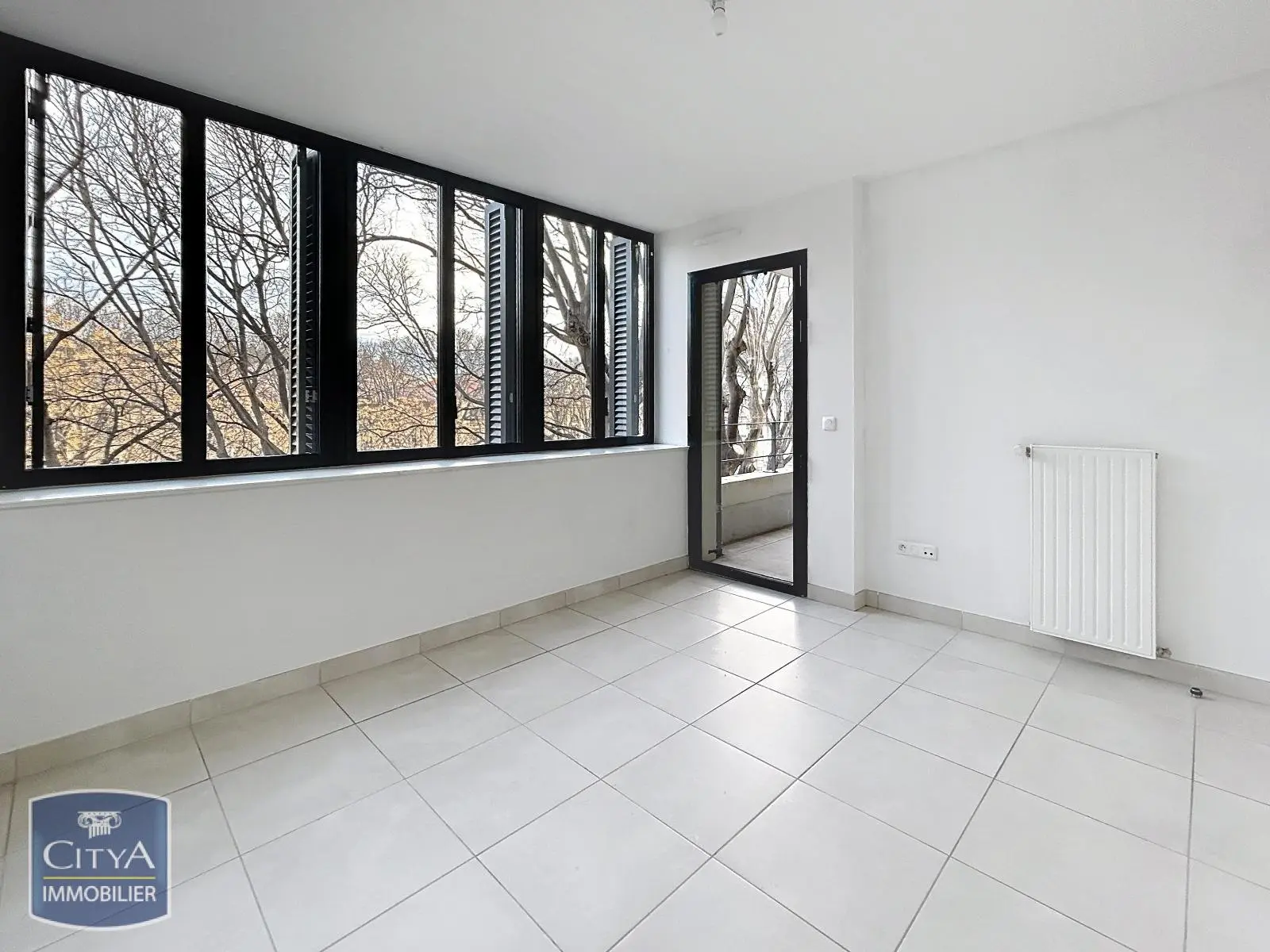 LOCATION - APPARTEMENT - 2 PIECES - NIMES - RESIDENCE - CENTRE-VILLE - TERRASSE