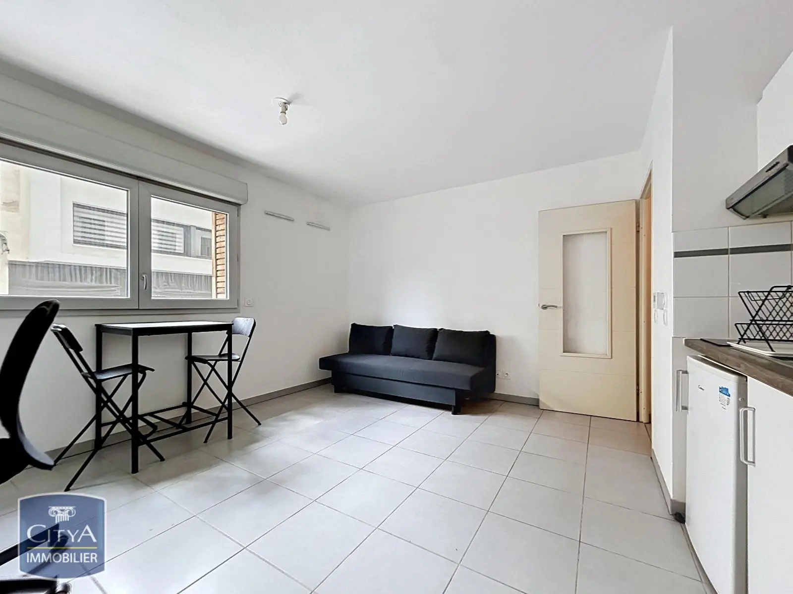 Photo 2 Appartement 1 pièce 23.98m²