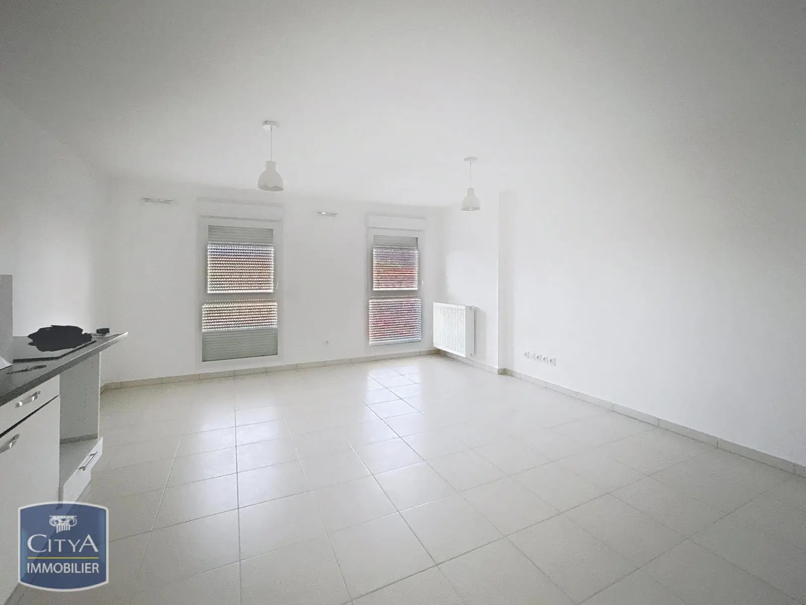 LOCATION - NIMES - STUDIO - GARE