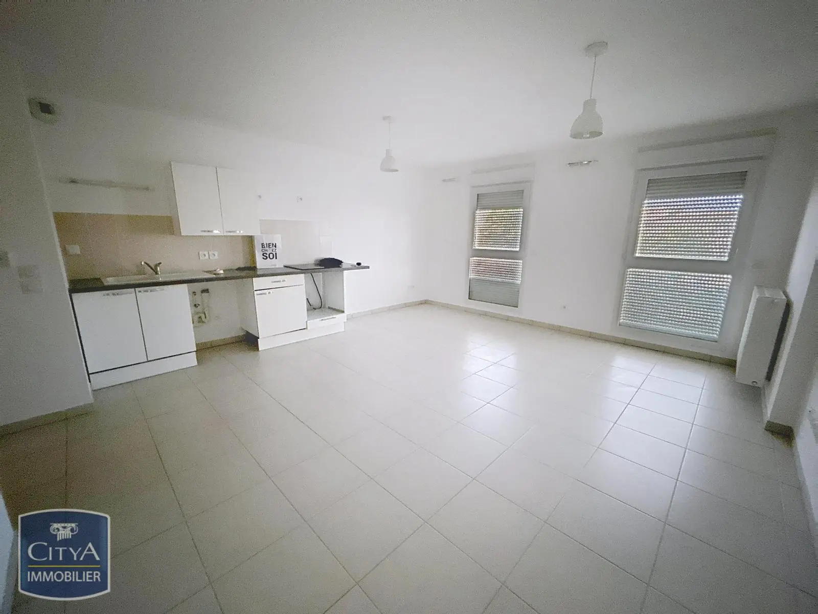 LOCATION - NIMES - STUDIO - GARE