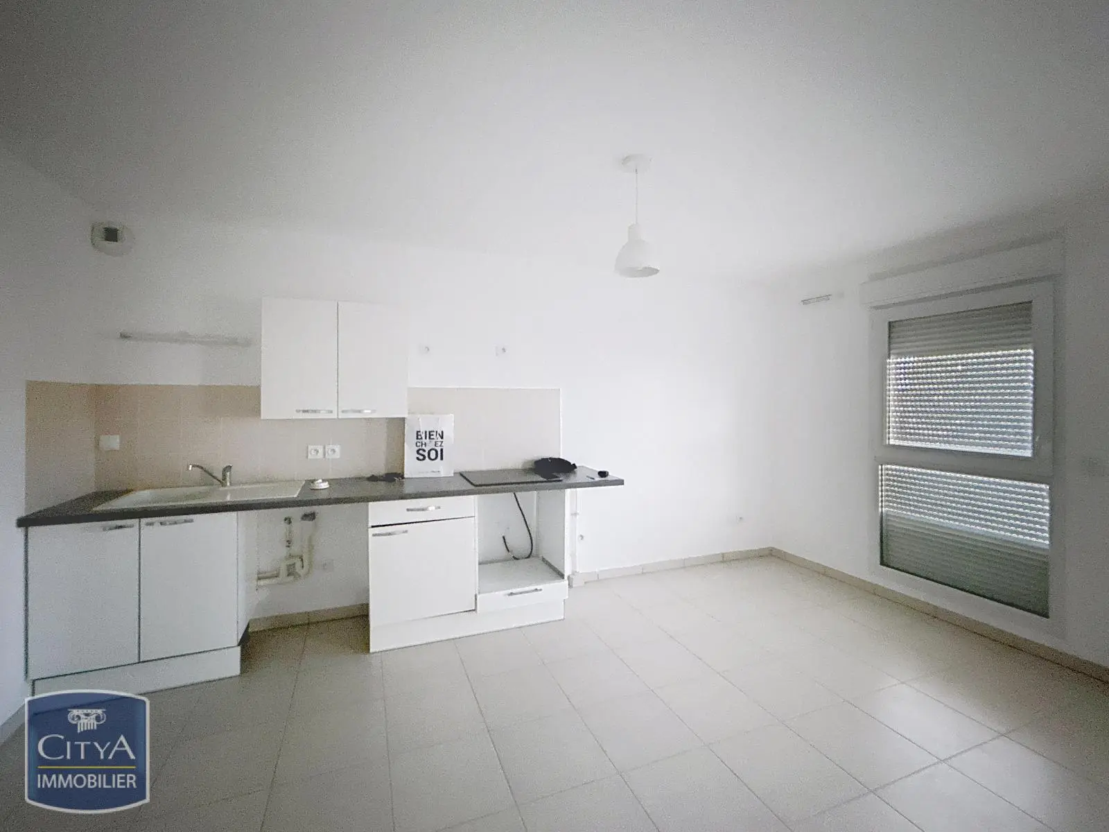 LOCATION - NIMES - STUDIO - GARE
