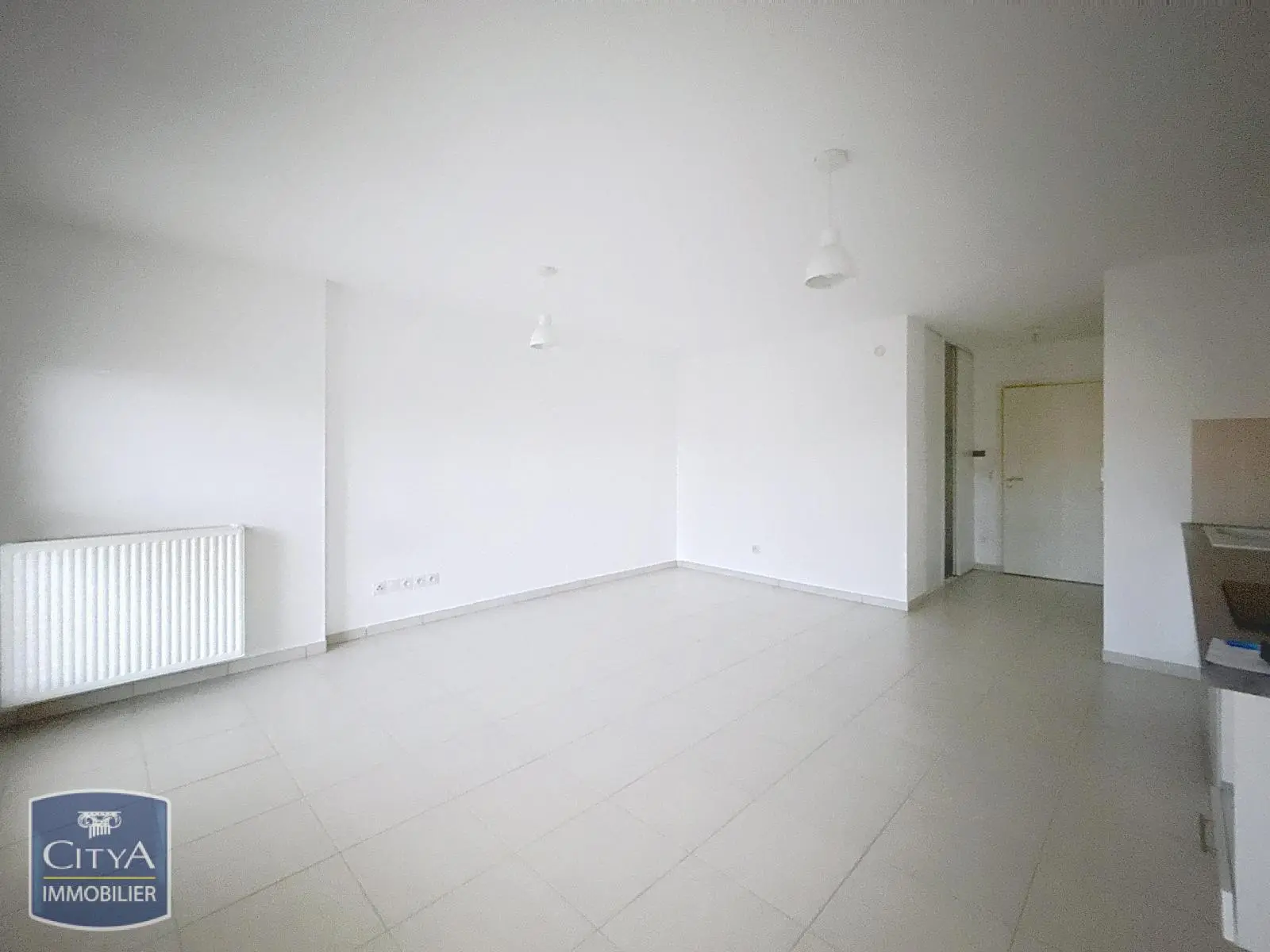 LOCATION - NIMES - STUDIO - GARE