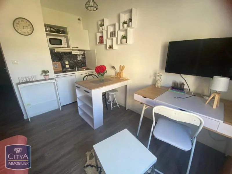 A LOUER - NIMES - STUDIO MEUBLE - RESIDENCE PARC ARENA - SECTEUR 7 COLLINES - GARDIEN