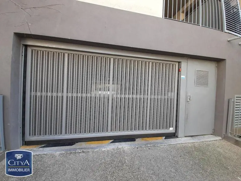 Photo 2 Parking