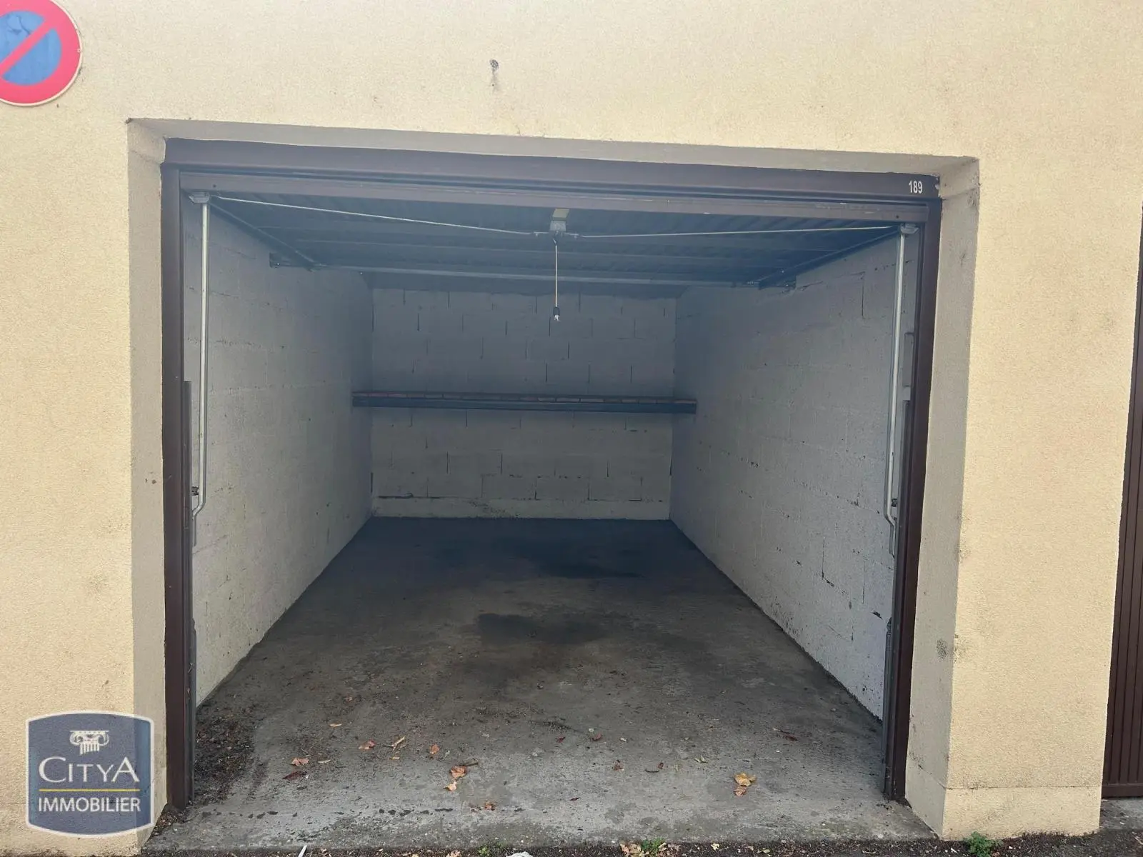 Photo 2 Parking
