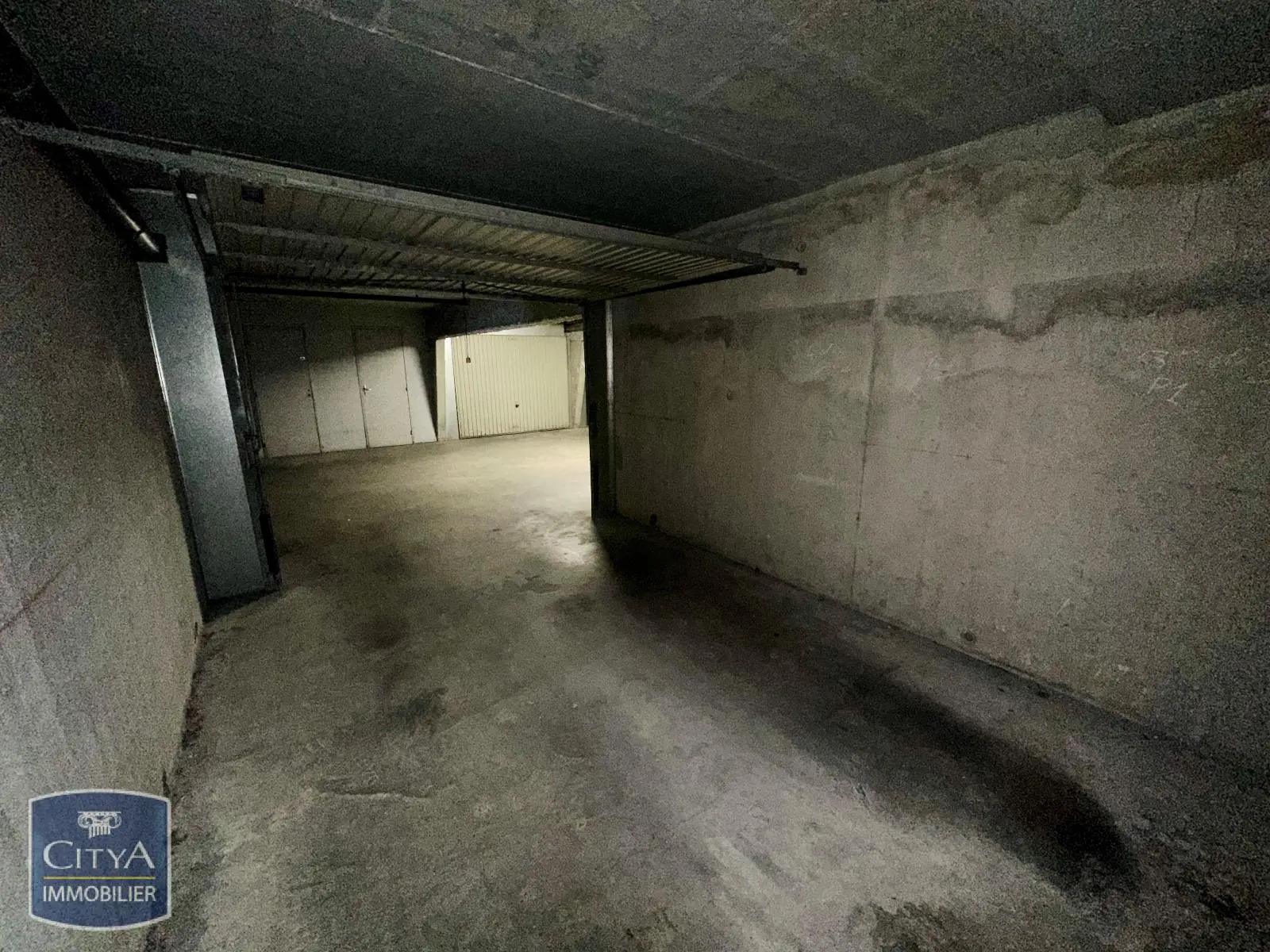 Photo 5 Parking