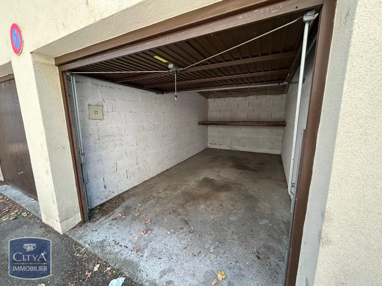 Photo 4 Parking