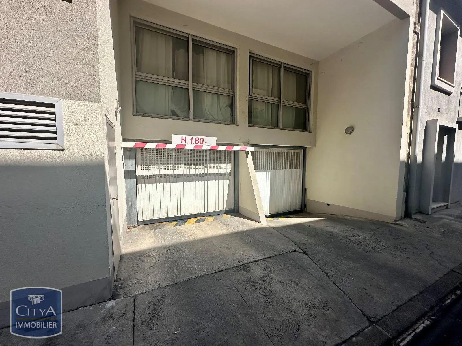 Photo 1 Parking